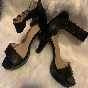 Size 9.5 black three in heels.